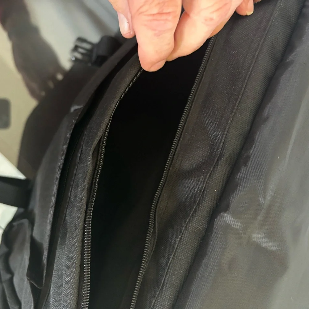 Axiz Group messenger bag with shoulder strap new with tags